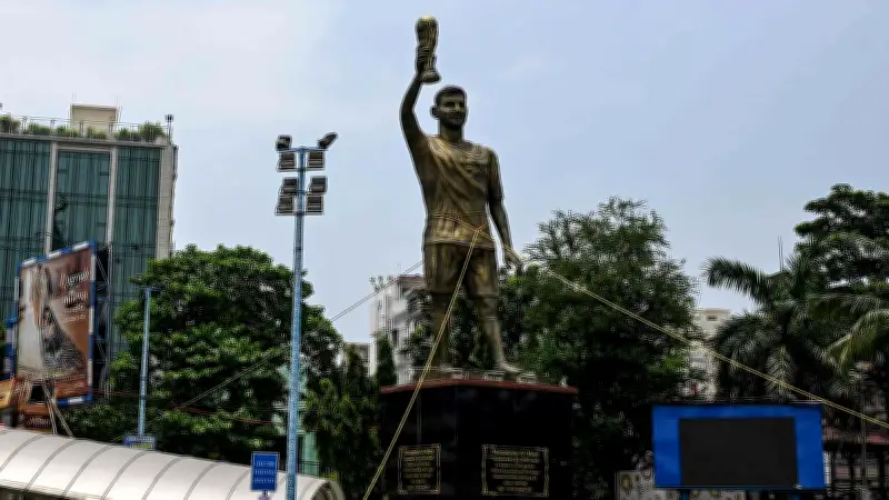 কলকাতায় মেসির ভাস্কর্য সরানো হচ্ছে নিরাপত্তার স্বার্থে
