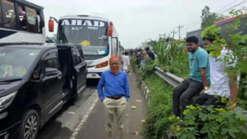 ভিআইপিও যানজটে আটকে ক্ষুব্ধ এমপি; নাইজেরীয় ফুটবলারের রহস্যজনক মৃত্যু