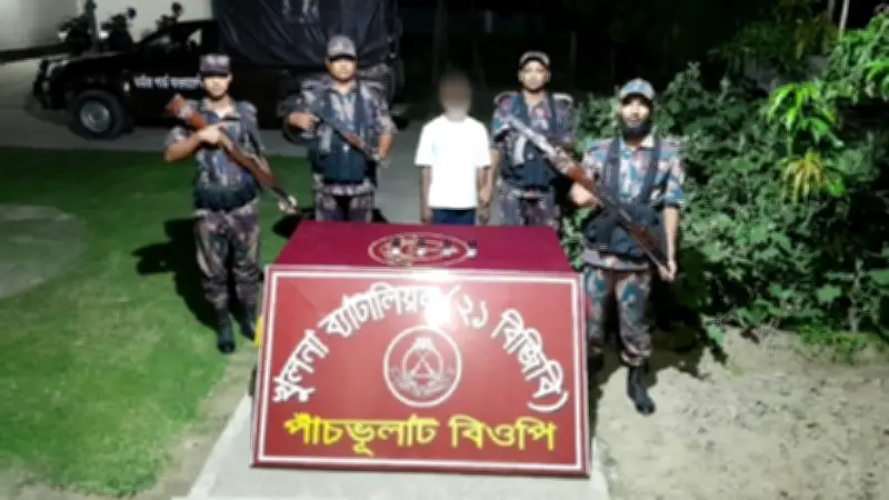 সীমান্তে ভারতীয় সিরাপসহ কিশোর আটক, সড়ক দুর্ঘটনায় ৩ বাংলাদেশি নিহত