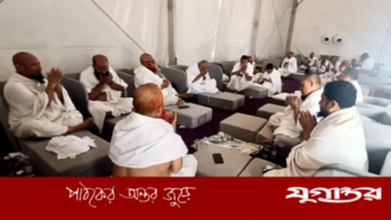 আরাফায় হাজিদের মাঝে প্রধানমন্ত্রীর উপহার বিতরণ, বিশেষ দোয়া
