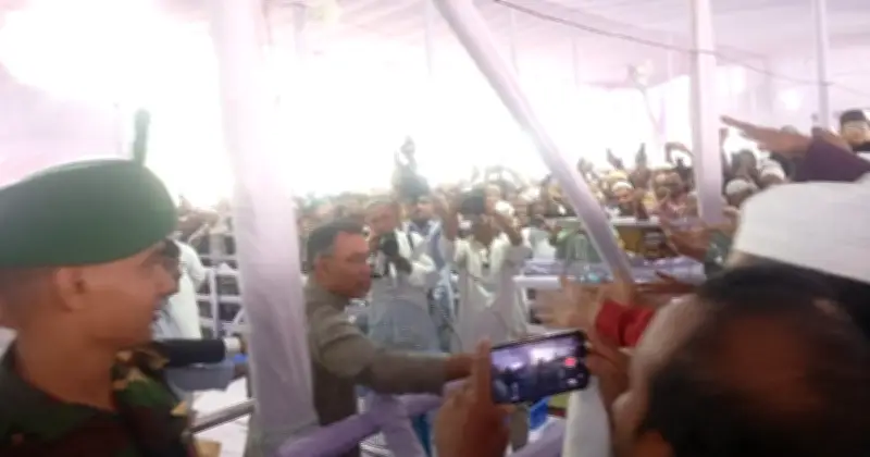 ঈদুল আযহায় প্রধানমন্ত্রীর সাথে মুসল্লিদের শুভেচ্ছা বিনিময়