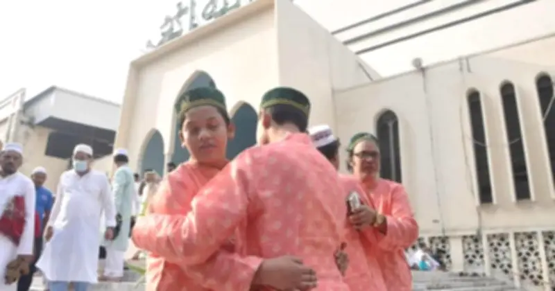ধর্মীয় ভাবগাম্ভীর্যে সারাদেশে উদযাপিত হচ্ছে ঈদুল আজহা
