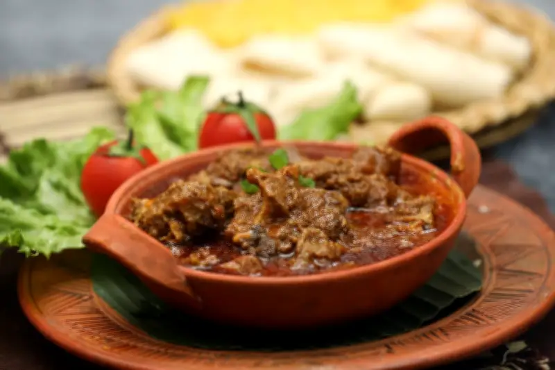 গলায় হাড় আটকালে করণীয়: বিশেষজ্ঞের পরামর্শ