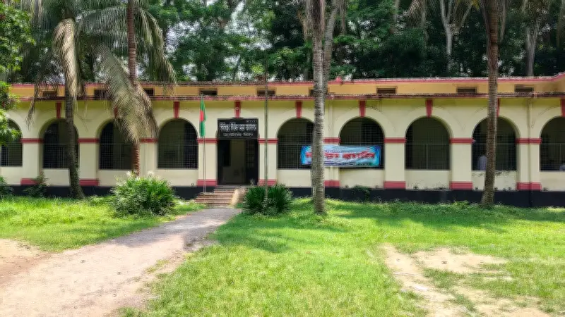 শরীয়তপুরের গ্রামে ১৫৪ বছরের পুরনো আদালত