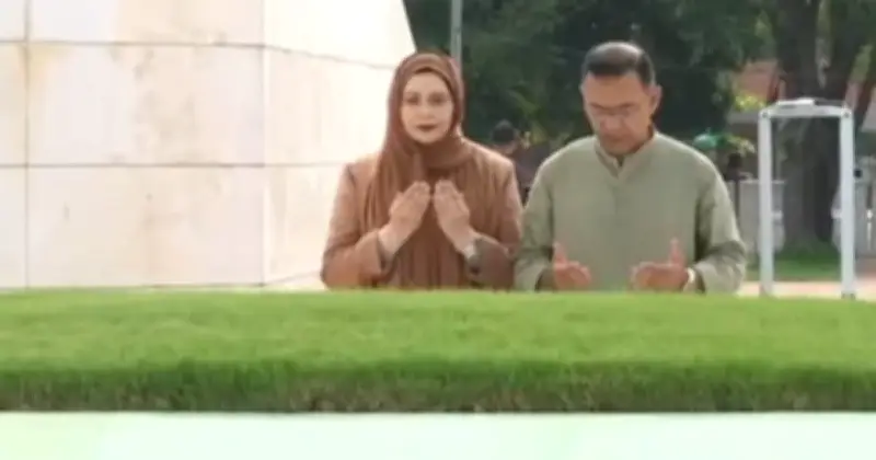 বাবা-মায়ের কবর জিয়ারত করলেন প্রধানমন্ত্রী তারেক রহমান