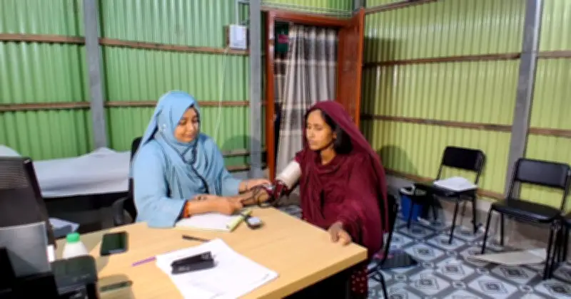 জমুনা নদীর চরে নিরাপদ প্রসবের প্রতীক ব্র্যাক স্বাস্থ্যকেন্দ্র