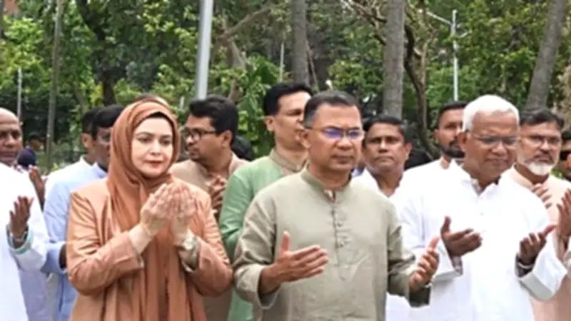 প্রধানমন্ত্রীর ঈদুল আজহা: বাবা-মা-ভাইয়ের কবর জিয়ারত ও মোনাজাত