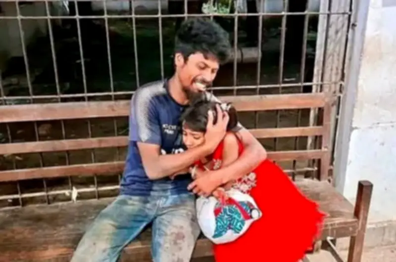 নরসিংদী রেলস্টেশনে ট্রেনের ধাক্কায় মা ও শিশুপুত্র নিহত
