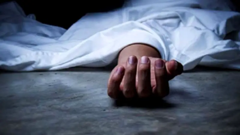 এক্সপ্রেসওয়েতে বাসের দরজা দিয়ে ছিটকে যাত্রীর মৃত্যু
