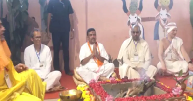 শুভেন্দু অধিকারীর মায়াপুর ইসকনে গো-পূজা সম্পন্ন