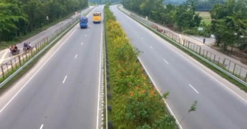 শিবচরে বাস থেকে ছিটকে পড়ে যাত্রী নিহত
