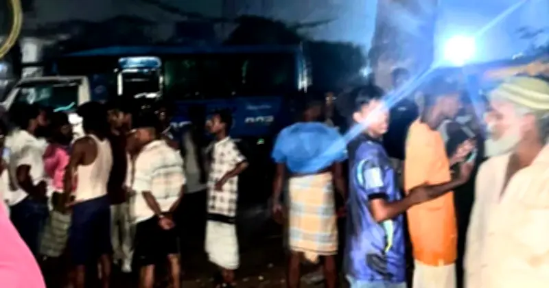 কর্ণফুলীতে বাস-লেগুনা মুখোমুখি সংঘর্ষে অন্তত ১০ আহত