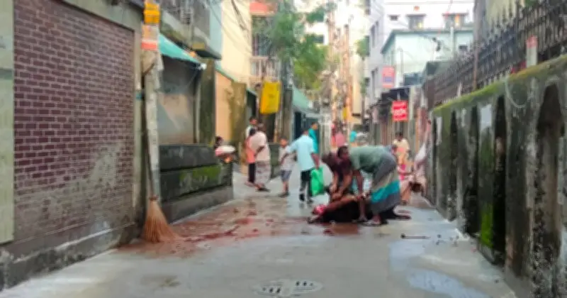 ঈদুল আজহার দ্বিতীয় দিনে কোরবানি, কসাই সংকটে অনেকে