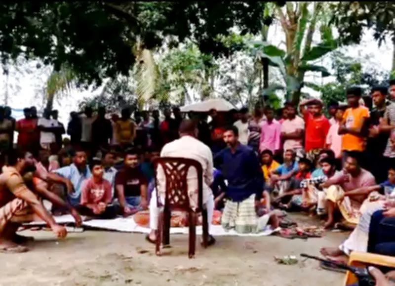 বাগমারায় মাছ ব্যবসায়ীকে আটকে ফাঁকা চেকে সই নেওয়ার অভিযোগ