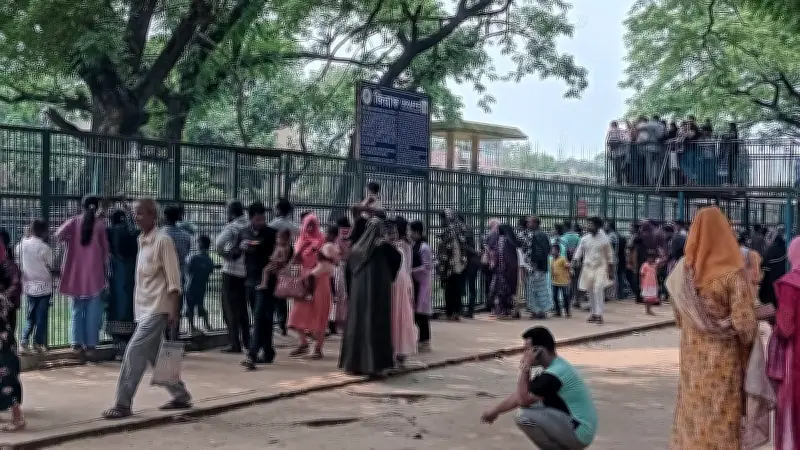 ঈদুল আজহায় জাতীয় চিড়িয়াখানায় দর্শনার্থীদের ভিড়