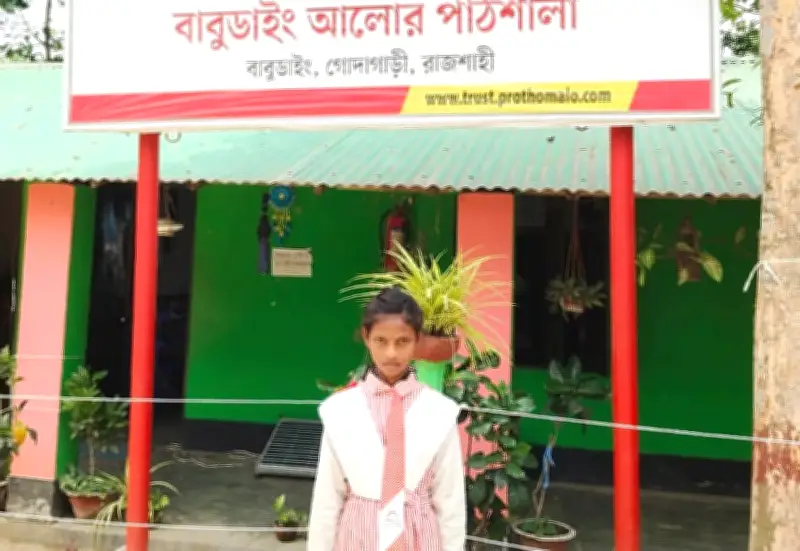 সেবিকা হতে চায় বাবুডাইংয়ের কিশোরী সম্পা টুডু