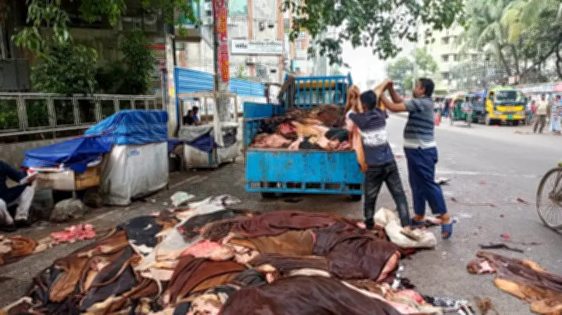 ঈদের দ্বিতীয় দিনে ঢাকায় পশুর চামড়ার দাম বেড়েছে ১০০ টাকা
