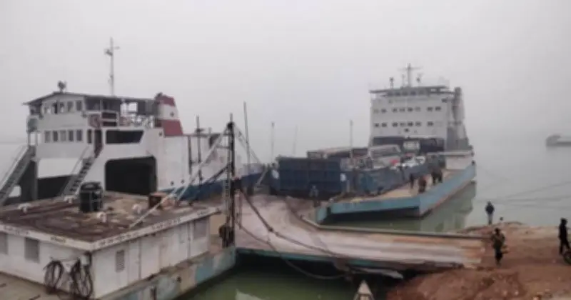দৌলতদিয়া-পাটুরিয়া নৌপথে ফেরি চলাচল স্বাভাবিক