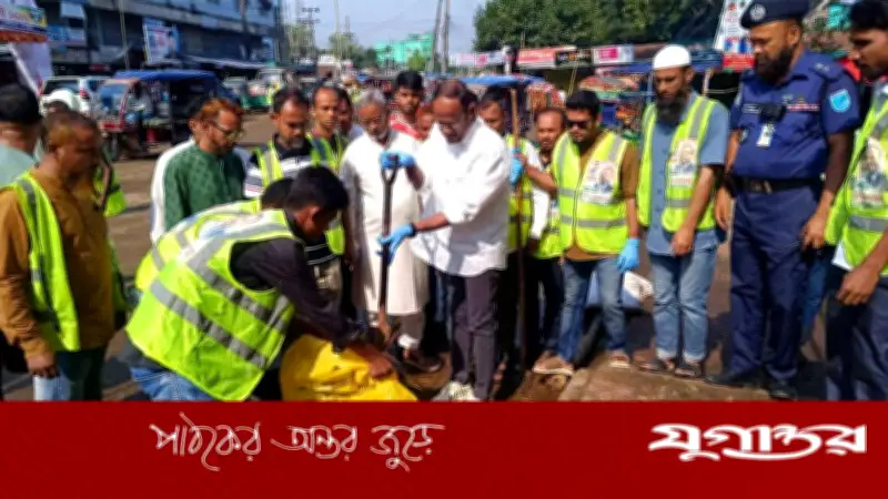 কুরবানির বর্জ্য অপসারণে টাঙ্গাইলে মাঠে নামলেন প্রতিমন্ত্রী সালাউদ্দিন টুকু