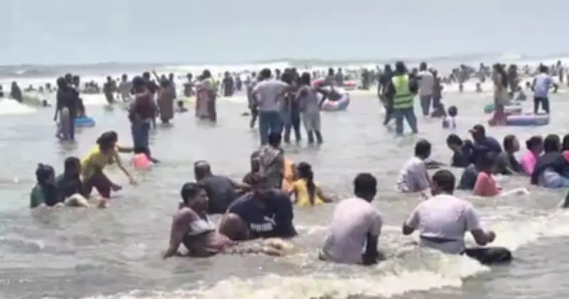 কোরবানির ঈদে কক্সবাজারে পর্যটকের ঢল, হোটেল ভর্তি