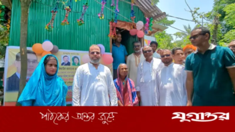 শহীদ জিয়ার শাহাদাৎবার্ষিকীতে গৃহহীন হীরাকে নতুন ঘর উপহার প্রতিমন্ত্রীর