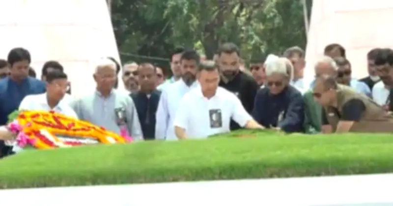 জিয়া শাহাদাৎবার্ষিকীতে তারেক রহমানের শ্রদ্ধা
