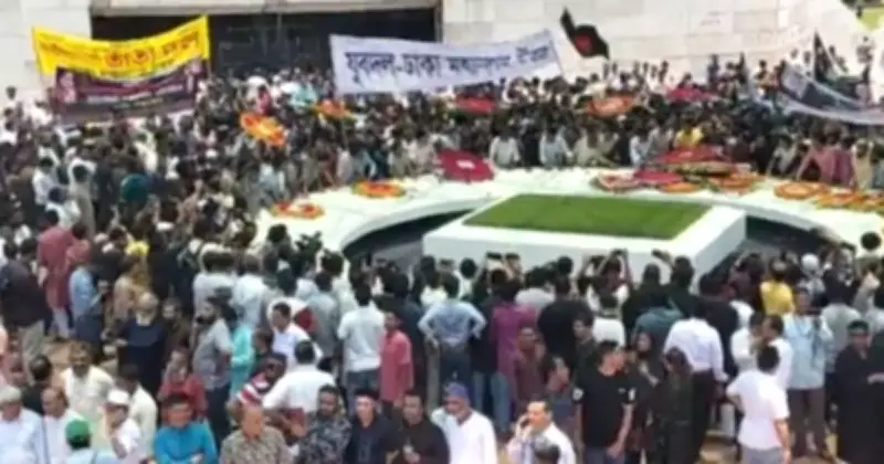 জিয়ার মৃত্যুবার্ষিকীতে বিএনপি নেতাকর্মীদের ঢল, সমাধিতে শ্রদ্ধা নিবেদন