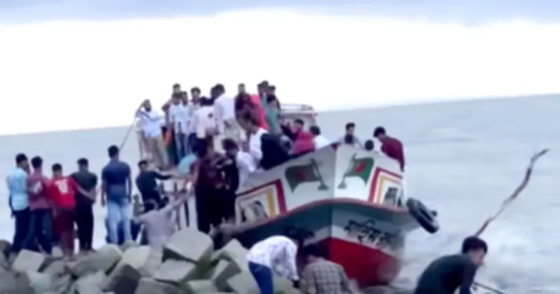 মেঘনা নদীর চরে আটকে পড়া তিন শতাধিক দর্শনার্থী উদ্ধার