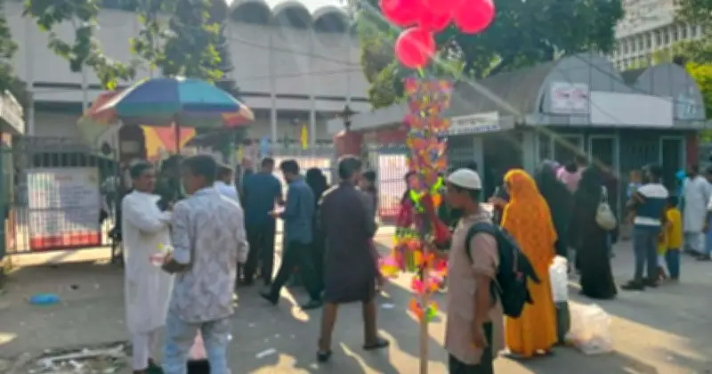 ঈদের তৃতীয় দিনে রাজধানীর বিনোদনকেন্দ্রে দর্শনার্থীদের ভিড়