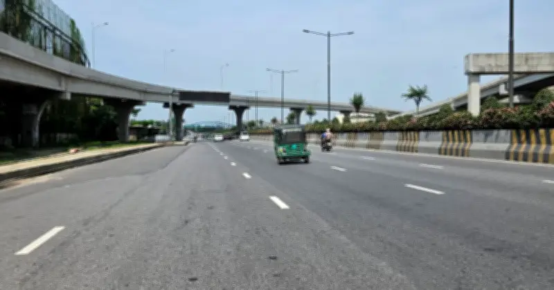 ঈদের তৃতীয় দিনে রাজধানীর সড়ক ফাঁকা, যানজট নেই