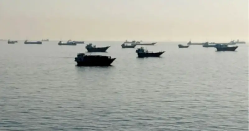 হরমুজ প্রণালিতে আটকে পড়া ১৩ ভারতীয় জাহাজ ফেরাতে জরুরি অভিযান