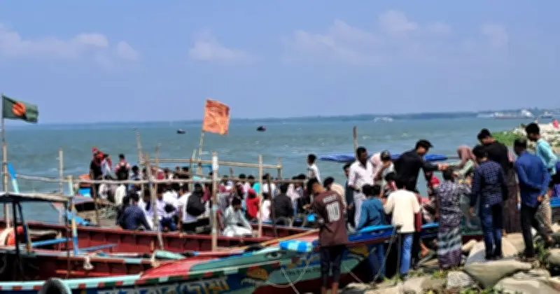 চাঁদপুরে তিন নদীর মোহনায় ঈদে দর্শনার্থীদের ভিড়