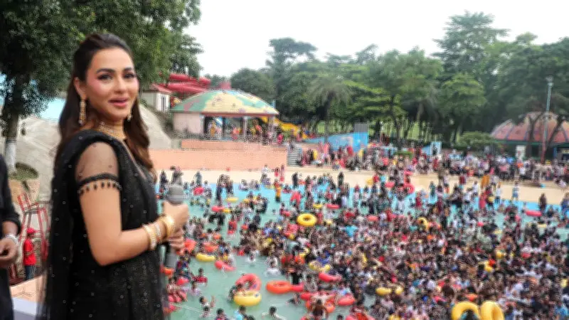 ঈদের ছুটিতে ফয়’স লেকে নুসরাত ফারিয়ার হঠাৎ আগমন