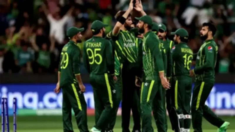 পাকিস্তান মাইলফলক স্পর্শ, ইংলিশ ফুটবলার গ্রেপ্তার, সালাহর নেতৃত্বে মিশর দল ঘোষণা
