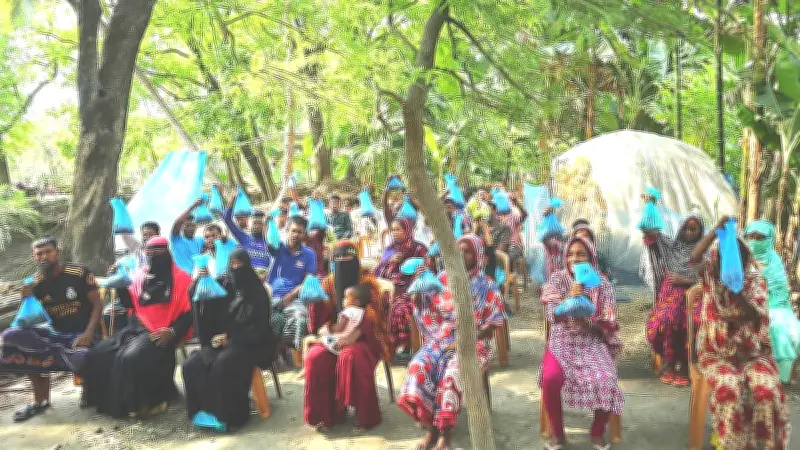 উপহারের কোরবানির মাংসে খুশি কয়রার অসহায় পরিবার
