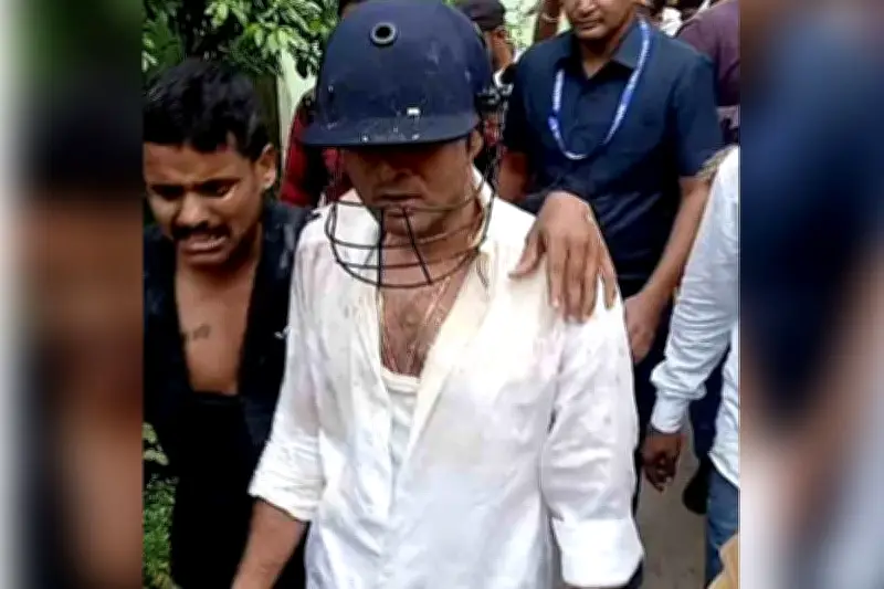 অভিষেক বন্দ্যোপাধ্যায়ের ওপর হামলা: হেলমেটে প্রাণ রক্ষা