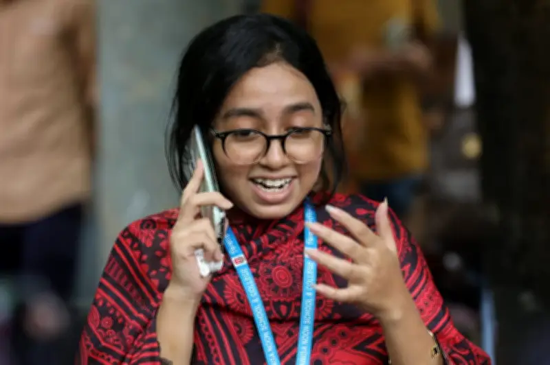ইংরেজি ২য় পত্র: মডিফায়ার ব্যবহার করে বাক্য সম্পূর্ণ করুন