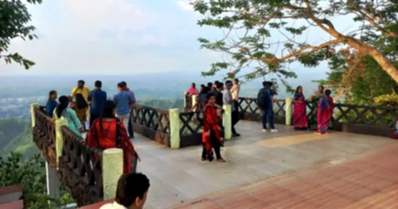 বান্দরবানে ঈদে পর্যটক কম, অতিথি খরচ ও বৃষ্টিকে দায়ী করছেন ব্যবসায়ীরা