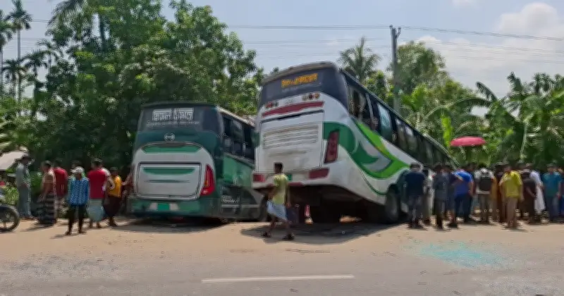 মিরপুরে সেনাসদস্যের বাসের সংঘর্ষে নিহত ১, আহত ৫০