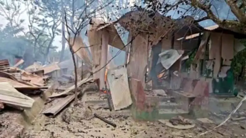 নোয়াখালীতে তরুণ হত্যার জেরে ৮ বাড়িতে হামলা-অগ্নিসংযোগ