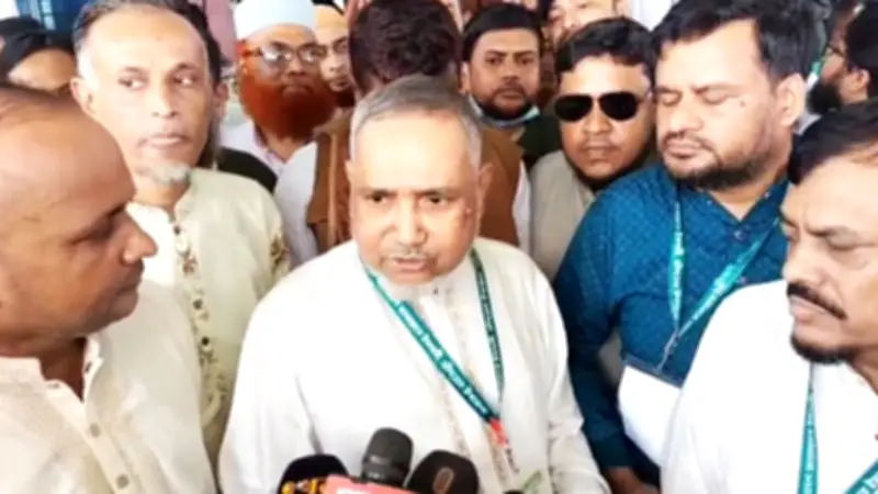 ফরিদপুরে বাস খাদে পড়ে আহত ৩০, জিয়ার বার্ষিকীতে নাচ-গান
