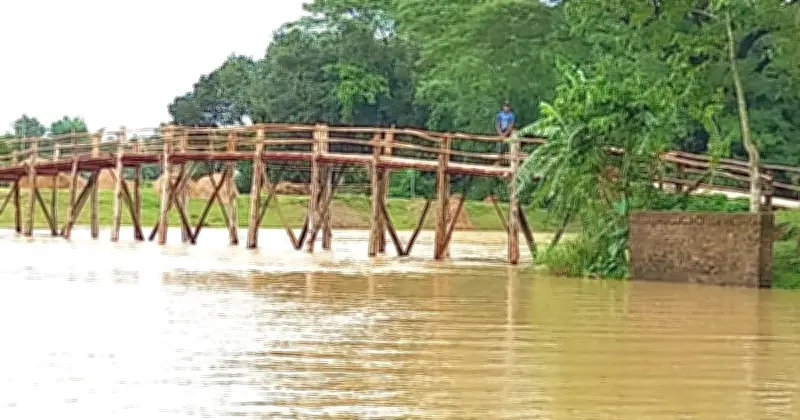 ফুলপুরে গ্রামবাসীর নিজস্ব অর্থায়নে সাঁকো নির্মাণ