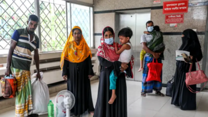 হামের প্রকোপে হাসপাতালে শিশু-বড়দের ভিড়, নেবুলাইজেশনে মোবাইলের ব্যবহার