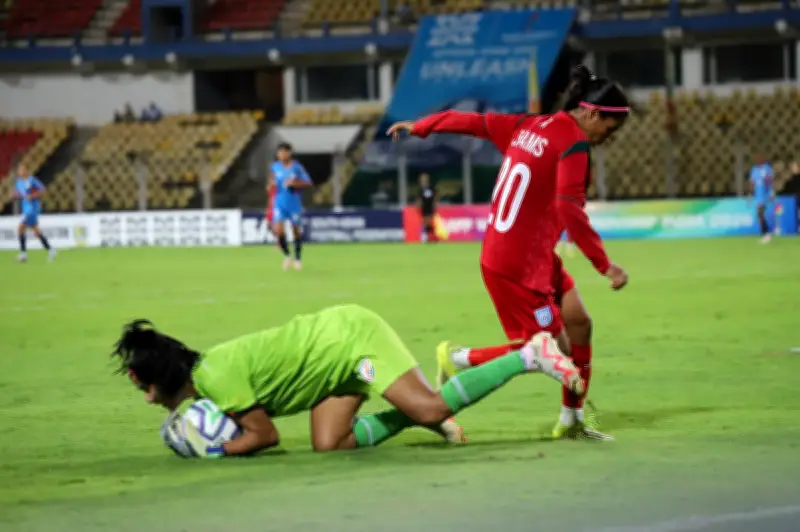 সাফ নারী চ্যাম্পিয়নশিপে ভারতের কাছে ৩-০ গোলে হারল বাংলাদেশ