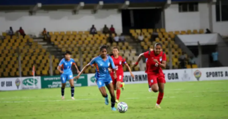 সাফ নারী চ্যাম্পিয়নশিপে ভারতের কাছে ৩-০ গোলে হেরে সেমিফাইনালে বাংলাদেশ