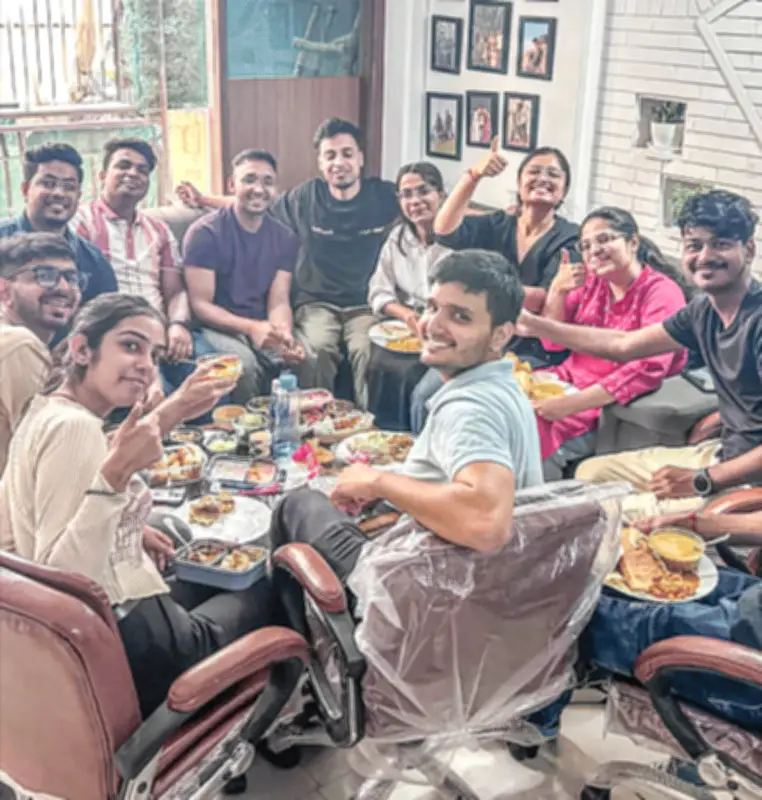 কর্মীদের জন্য বাধ্যতামূলক এক ঘণ্টার পিকনিক কাব্য কর্ণাটকের অফিসে