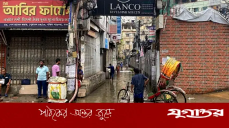 রাজধানী ভোরে বৃষ্টিতে জলাবদ্ধতা, ভোগান্তিতে নগরবাসী