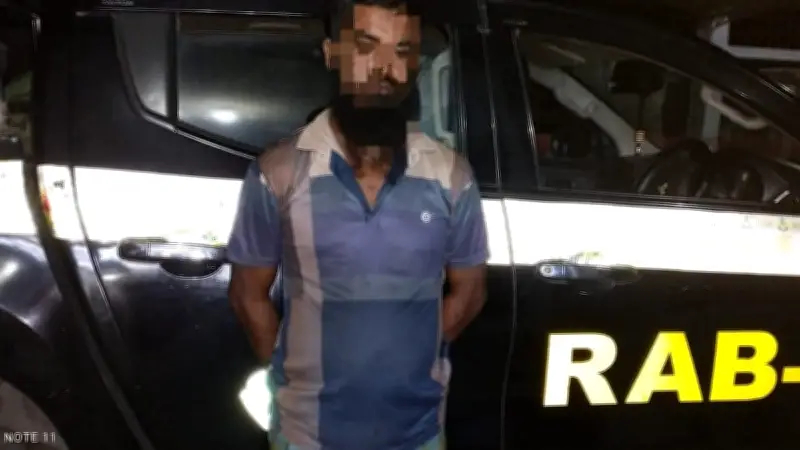 কুষ্টিয়ায় পীর হত্যা মামলায় এজাহারভুক্ত আসামি রাজীব মিস্ত্রি গ্রেপ্তার