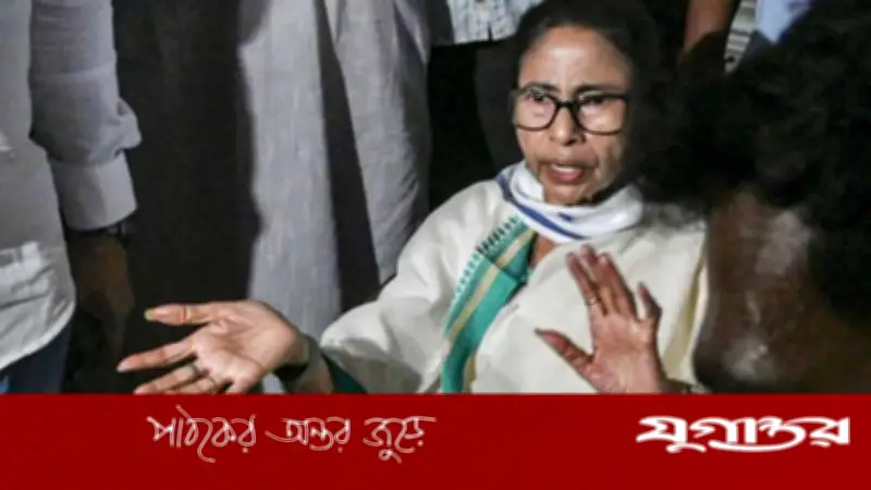 ভবানীপুর স্ট্রংরুমে মমতা, ইভিএম কারচুপির অভিযোগে উত্তাল রাজ্য