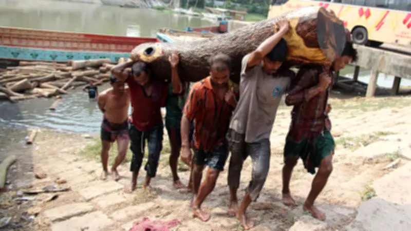 আন্তর্জাতিক শ্রম দিবস: সংগ্রামের ইতিহাস ও বর্তমান বাস্তবতা